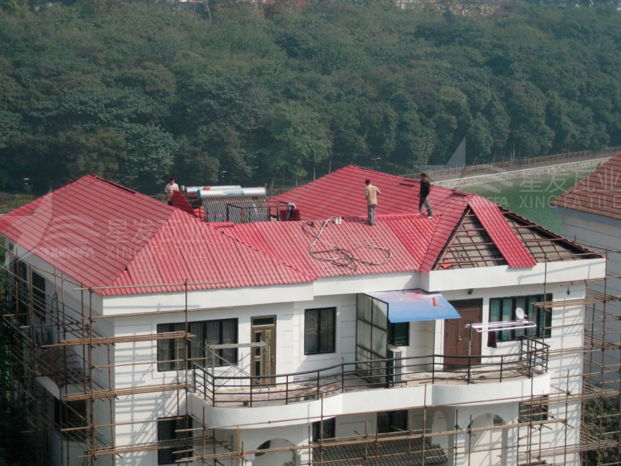 杭州冬天合成树脂瓦屋顶为什么会滴水？解决方法是什么呢？